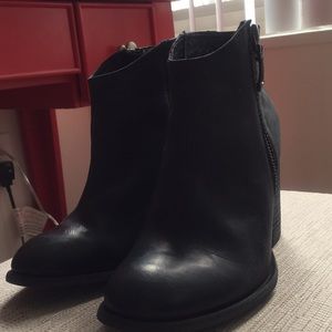Aldo Leather Bootie Size 8